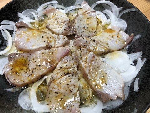 プリプリ炙りブリのカルパッチョ!オニオン添え